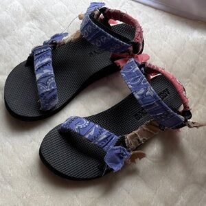 Arizona love Colorful Patterned Sandals